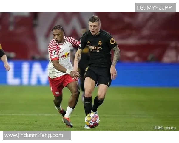 克罗斯在足球世界中的传奇之路与对现代比赛的深远影响分析 克罗斯在足球世界中的传奇之路与对现代比赛的深远影响分析